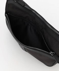 JOSEPH ABBOUD 【軽量/撥水素材】インターレースハーフムーンバッグ