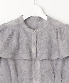 Feroux 【洗える】ジャカードフリルブラウス