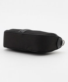 JOSEPH ABBOUD 【軽量/撥水素材】インターレースハーフムーンバッグ