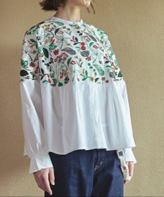 muuc 筆記帳刺繍ヨーク切り替えブラウス〈国産・muucオリジナル総柄刺繍〉〈オーガニック綿〉〈贅沢な刺繍とタック使い〉〈ゆったりリラックス〉〈3シーズン春秋冬〉