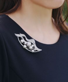 Tiaclasse ウェーブロングパールブローチ