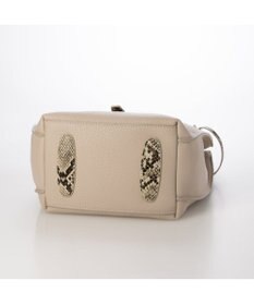 UNBILLION カシュカシュ cachecache / 1枚革風ショルダーベルト付ディテールトート
