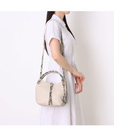 UNBILLION カシュカシュ cachecache / 1枚革風ショルダーベルト付ディテールトート