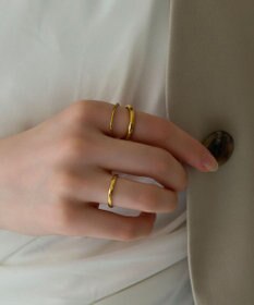 Phoebe 〈金属アレルギー対応〉デュオフォルムループリング　ゴールド　ねじれ/ひねり/ステンレス