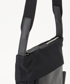 Y'SACCS リサイクルナイロン×カウレザー ラップポシェット