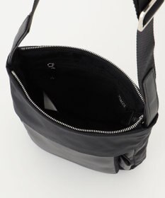 Y'SACCS リサイクルナイロン×カウレザー ラップポシェット