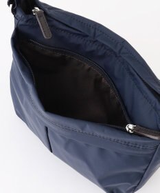 Y'SACCS ナイロンタフタショルダーバッグ　ミディアム