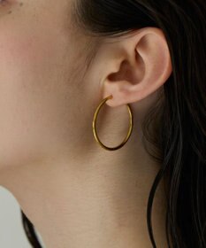 Phoebe 〈金属アレルギー対応〉スキニーラインフープピアス　ゴールド　ステンレス