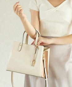 style code 【MERCURYDUO/マーキュリーデュオ】両アオリポケットサイド配色大開き開口 超軽量ハンドバッグ キーチャーム付