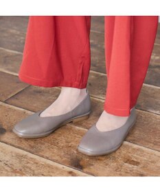 ing <ing>【サスティナブルシリーズ】Vカットフラットパンプス