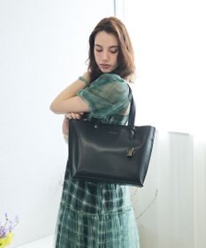 style code 【MERCURYDUO/マーキュリーデュオ】両アオリポケット サイド配色A4トートバッグ　 キーチャーム付