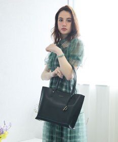 style code 【MERCURYDUO/マーキュリーデュオ】両アオリポケット サイド配色A4トートバッグ　 キーチャーム付