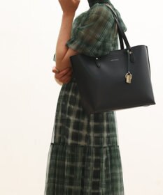 style code 【MERCURYDUO/マーキュリーデュオ】両アオリポケット サイド配色A4トートバッグ　 キーチャーム付