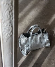 INTER-CHAUSSURES 【RIPANI】メタリックレザーフリルデザインミニバッグ