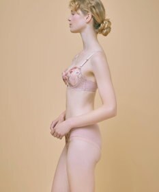 une nana cool バックスタイルまでかわいい Steppe Flower ワイヤーブラ