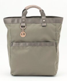 LA BAGAGERIE チャーム付き　ナイロンスクエアリュック