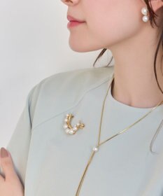 Phoebe フォーマルパールビジューハーフブローチ　ゴールド
