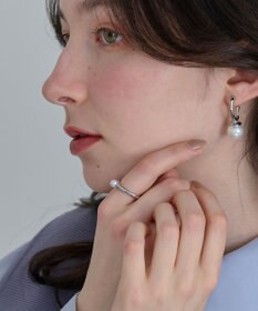 Phoebe 〈金属アレルギー対応〉ラスターフレームパールカフリング　シルバー/ステンレス/大ぶり/存在感◎/主役級/変形