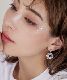 Tiaclasse 【金属アレルギー対応】クリスタルフラワーピアス