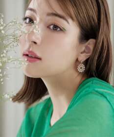 Tiaclasse 【金属アレルギー対応】クリスタルフラワーピアス