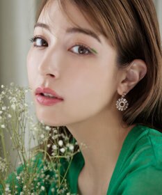 Tiaclasse 【金属アレルギー対応】クリスタルフラワーピアス