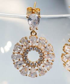 Tiaclasse 【金属アレルギー対応】クリスタルフラワーピアス