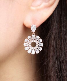 Tiaclasse 【金属アレルギー対応】クリスタルフラワーピアス