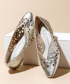 Dominic3 レーザーカット Vカットパンプス