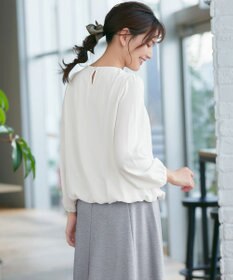 Tiaclasse 【洗える】ネックレス見えパーツ付きタックブラウス