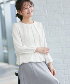 Tiaclasse 【洗える】ネックレス見えパーツ付きタックブラウス