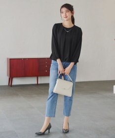 Tiaclasse 【洗える】ネックレス見えパーツ付きタックブラウス