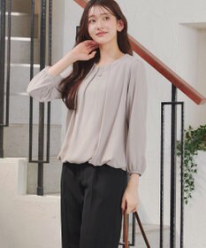 Tiaclasse 【洗える】ネックレス見えパーツ付きタックブラウス