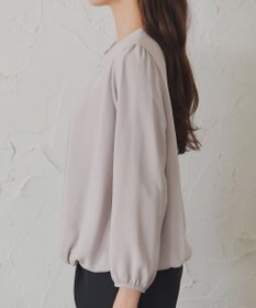 Tiaclasse 【洗える】ネックレス見えパーツ付きタックブラウス