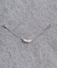 Tiaclasse 【洗える】ネックレス見えパーツ付きタックブラウス