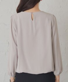 Tiaclasse 【洗える】ネックレス見えパーツ付きタックブラウス