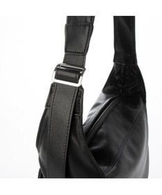 UNBILLION カシュカシュ cachecache / レザータッチソフトショルダーバッグ