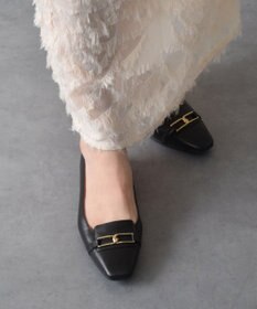 Bridget Birkin 【PARADIS COULEUR】スクエアトウメタルオーナメントパンプス