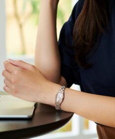 CITIZEN 【電池交換不要】サクラカラーのトノー型ウオッチ