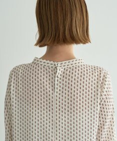 YECCA VECCA ジオメ柄ボウタイブラウス