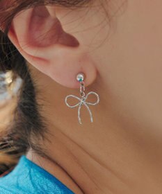 Tiaclasse 【安田美沙子さん着用/金属アレルギー対応/選べる2TYPE】チェーンリボン イヤリング・ピアス