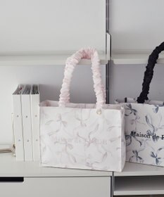 Maison de FLEUR リボン柄ギャザーハンドルスクエアトート