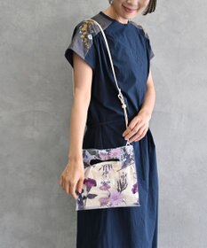 muuc 〈2WAY〉色糸花刺繍模様 ビニール生地 牛革ショルダー紐付き スクエアバッグ