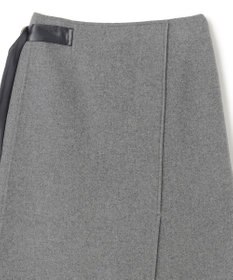 BEIGE， GRASSE / サテンベルト付きリバーラップスカート