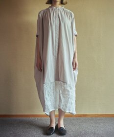 muuc キャッチ裾切り替えフレンチスリーブワンピース〈前開きで羽織にも〉〈日本製〉〈上品な透け感〉〈体型カバー・フリーサイズ〉〈モードな異素材・コットンローン使用〉