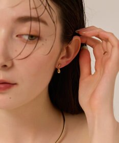 Phoebe 〈金属アレルギー対応/痛くないシリーズ〉スイングドロップライトフィットイヤリング　ゴールド/ニッケルフリー