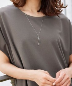 Tiaclasse 【日本製】大人上品なフラットカーブバーネックレス