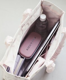 Maison de FLEUR リボン柄ギャザーハンドルスクエアトート