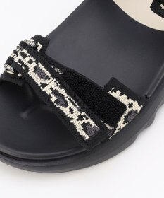 steppi ナロー ストラップ スポーツサンダル