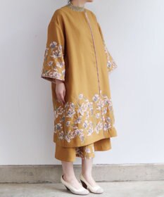 muuc 〈遠州織物の工場で織られた上質なコットン生地〉モクレン刺繍 ノーカラー ワイドシルエット コート（セットアップ可能）