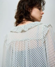 GRACE CONTINENTAL ドットラッフルブラウス